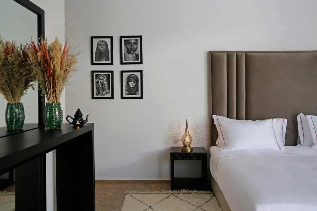 Villa Hotel Marrakech : Un Séjour Privé Entre Luxe, Confort et Authenticité Marocaine 2 Architecture traditionnelle d’une villa hôtel Marrakech